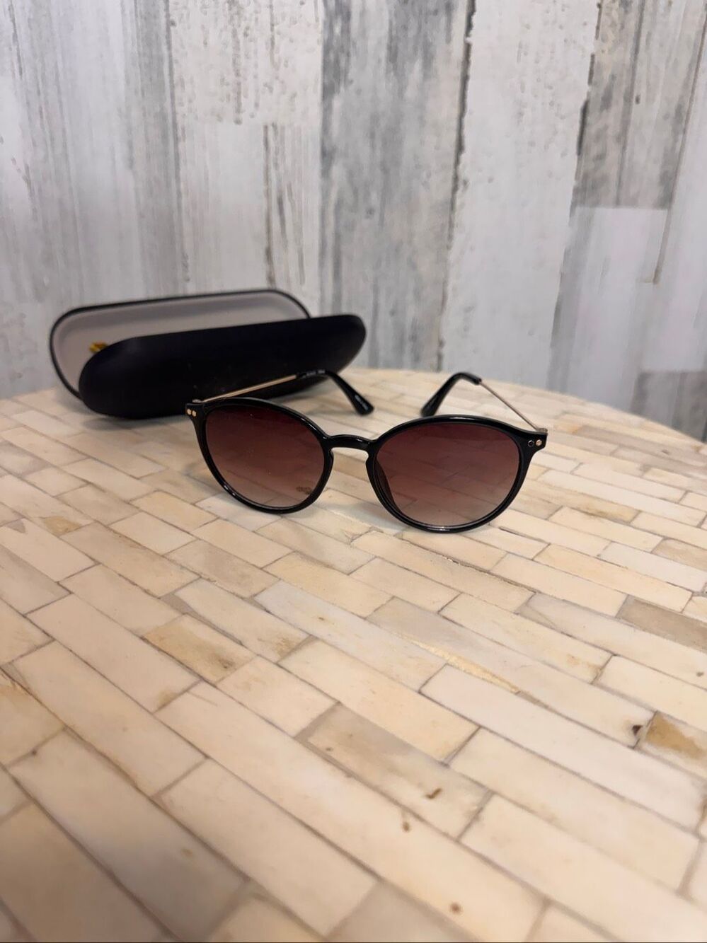 Isaac Mizrahi Round Sunglasses Womens Black Gold Wire Temples Gradient Lens